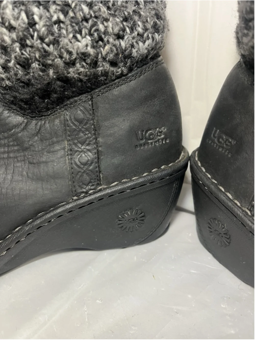 UGG Cresthaven Boot Size 8 Wedge Heel Black Nubuck Gray Knit Pull On